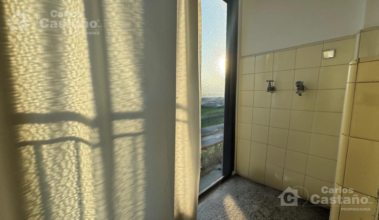 7111255_57307768824801796817106503457205931896345308213627623122601850673576974660921