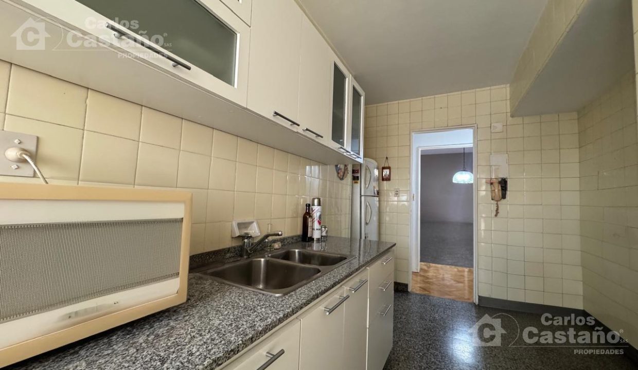 7111255_993483280940696804027554312383611639969496632826713440970634964965635568843