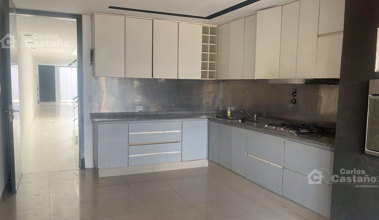 7796955_81999493788236363821242971224776940397663012352917669779291922383438946453072