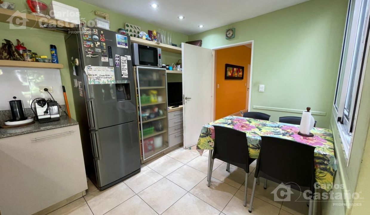 7805887_106141884958126074979488271092670757921315483564303884065253044001048708971152