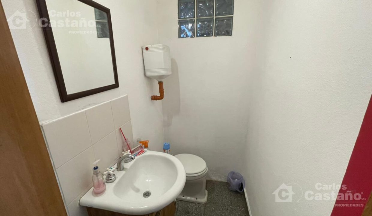 7866281_69611868791885832876153240407323188825045700567546269696785156175086403103234