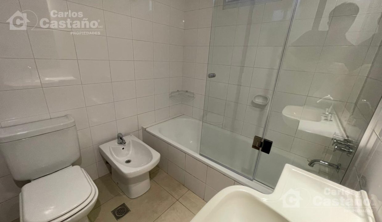 7928977_2127059237449174481265960172403139023598094194548144028309530572262449063941