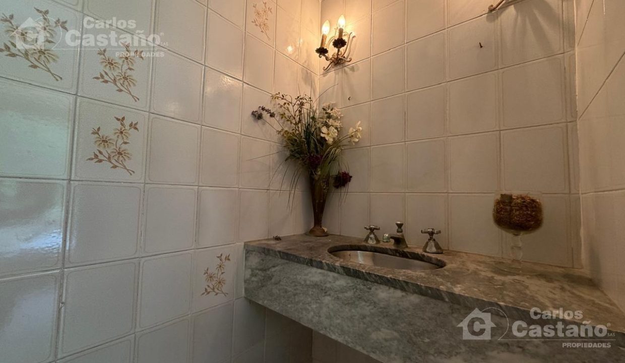 7963504_47362789292115079122255224468131093444692414408599323042630214777828621490406